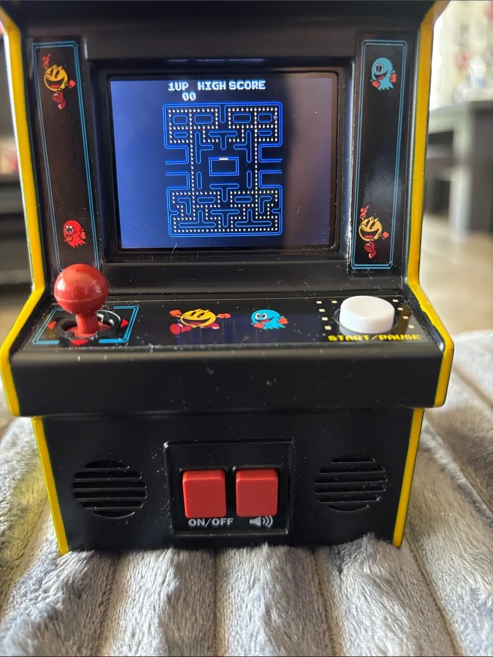 Mini Arcade Game - Black & Yellow Retro Console Pac Man